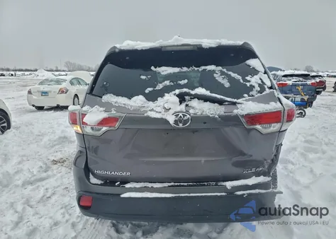 2016 Toyota Highlander Xle z USA, uszkodzony, nr VIN 5TDJKRFH6GS244954